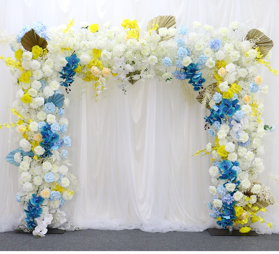 blue and white traditional wedding decor9