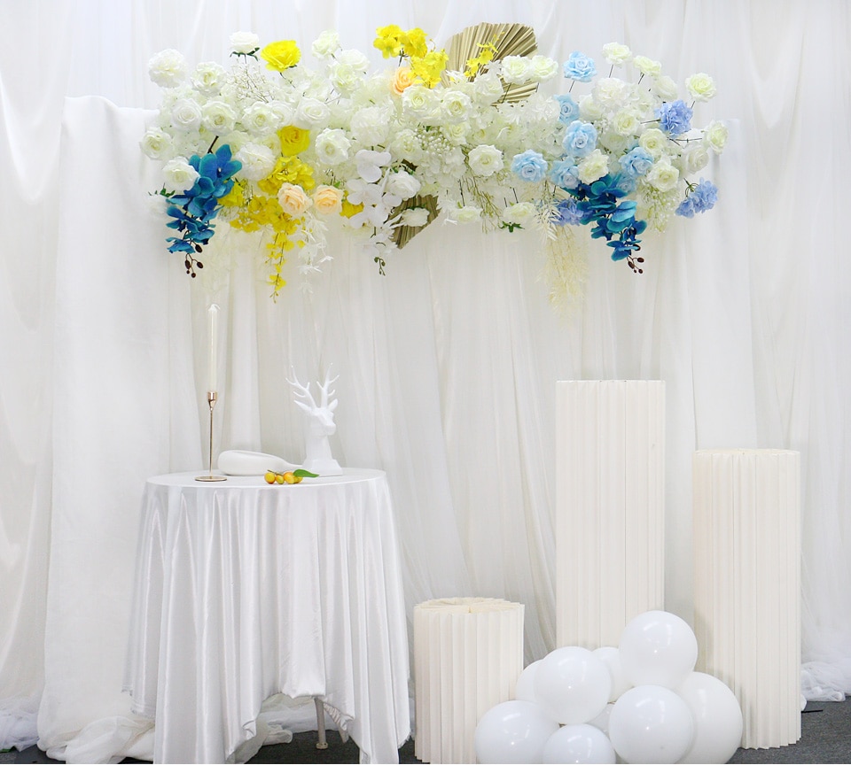 blue and white traditional wedding decor8